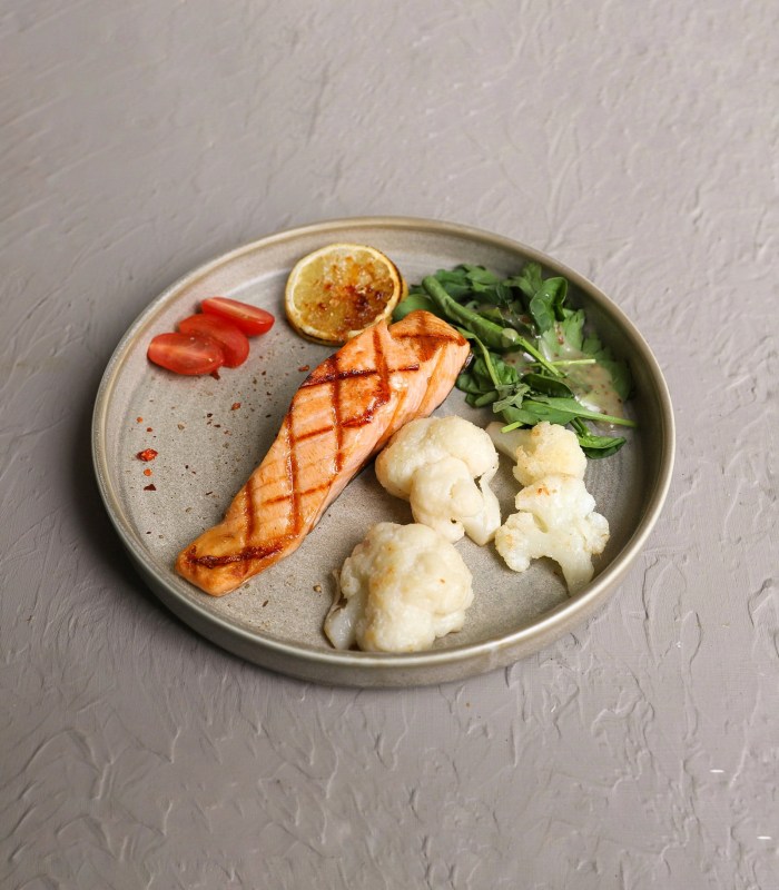 Стейк из лосося гриль