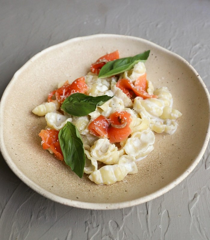 Паста четыре сыра со слабосоленым лососем