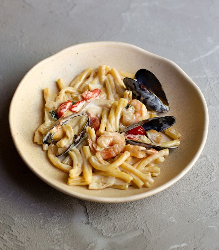 Казаречче с морепродуктами в сливочном соусе